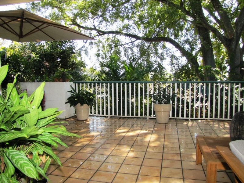 2/8 Clyde Road, Herston QLD 4006