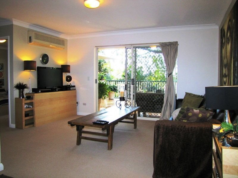 2/8 Clyde Road, Herston QLD 4006