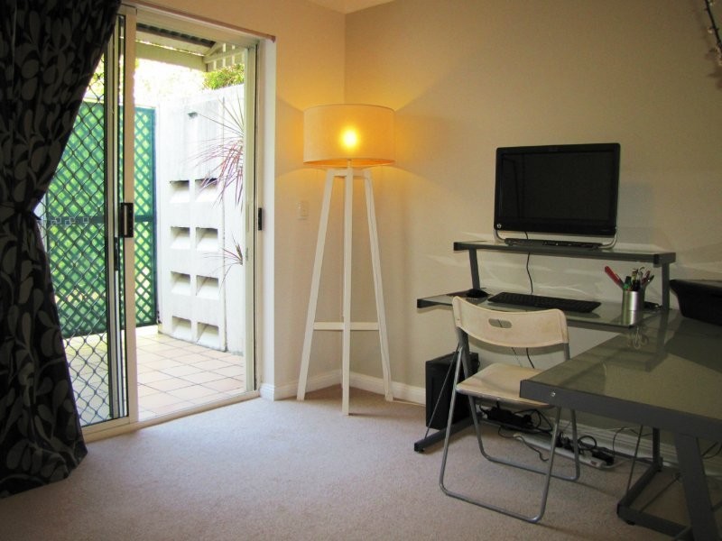 2/8 Clyde Road, Herston QLD 4006