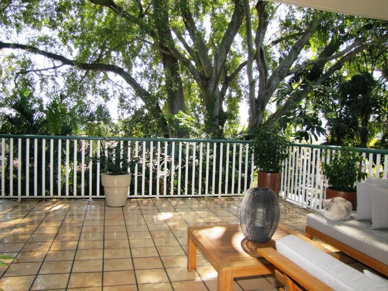 2/8 Clyde Road, Herston QLD 4006