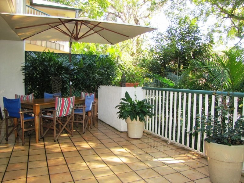 2/8 Clyde Road, Herston QLD 4006