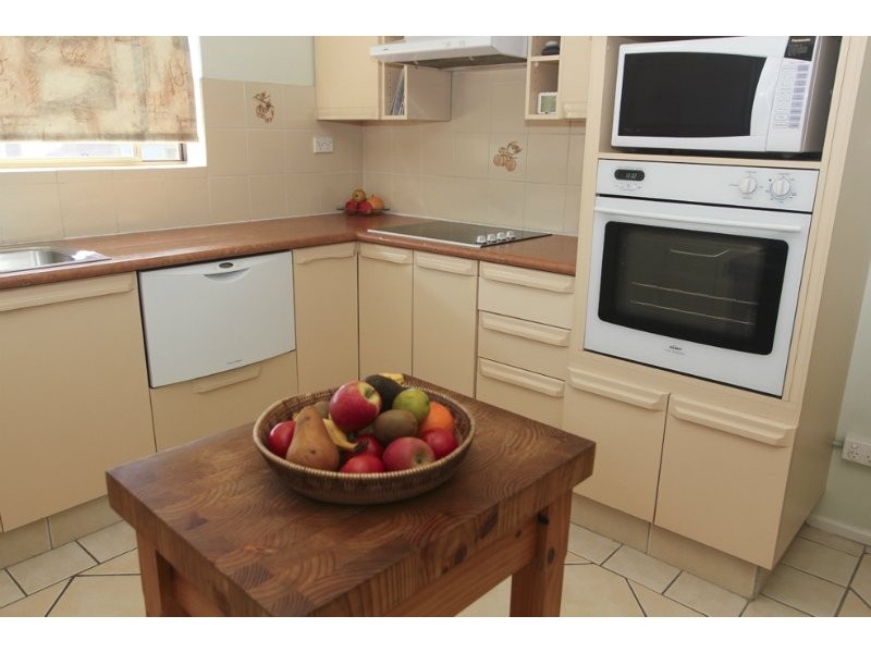 3/8 Baragoola Street, Coorparoo QLD 4151