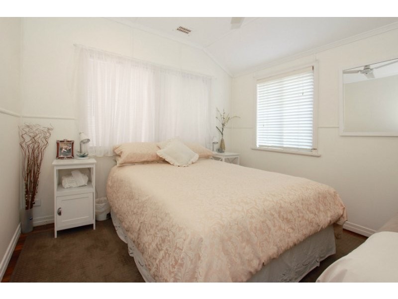 8 Wood Street, Kedron QLD 4031