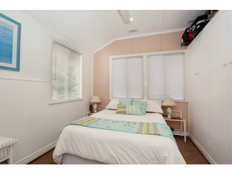 8 Wood Street, Kedron QLD 4031