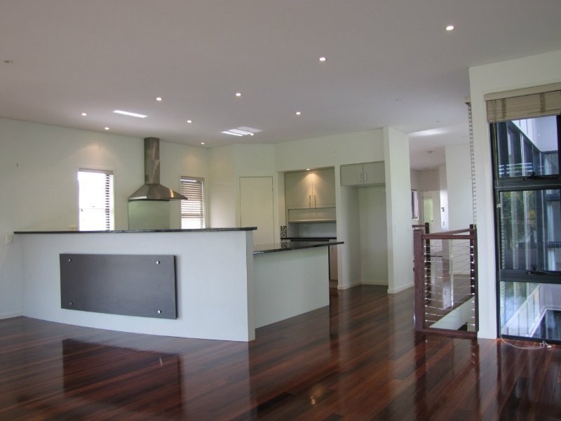 6 South Street, Newmarket QLD 4051