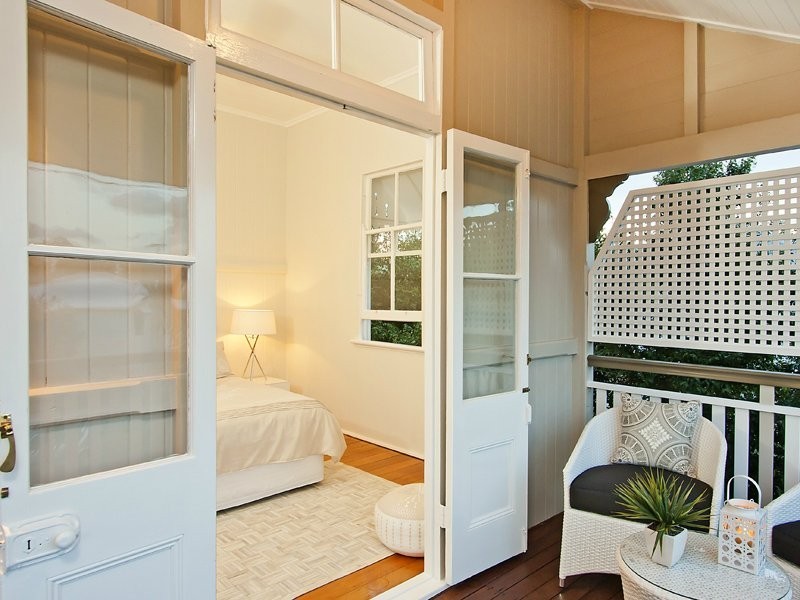 6 Halifax Street, Coorparoo QLD 4151