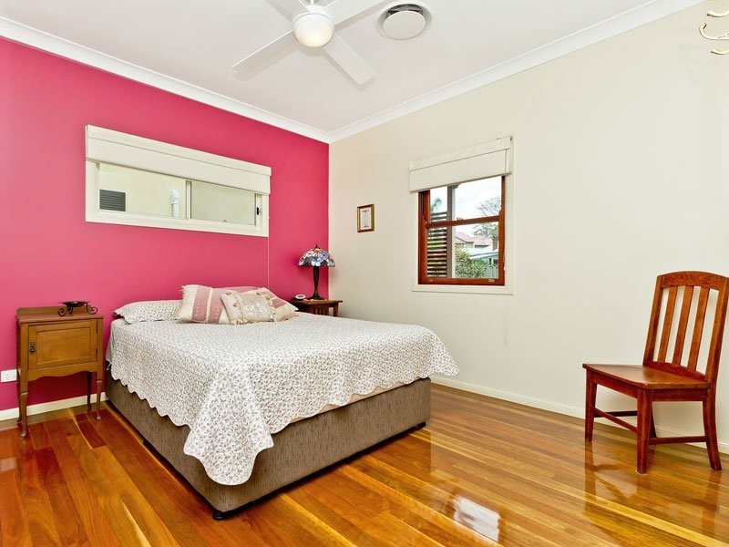 10 Seventh Avenue, Windsor QLD 4030