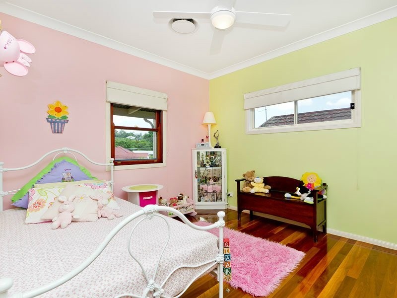10 Seventh Avenue, Windsor QLD 4030