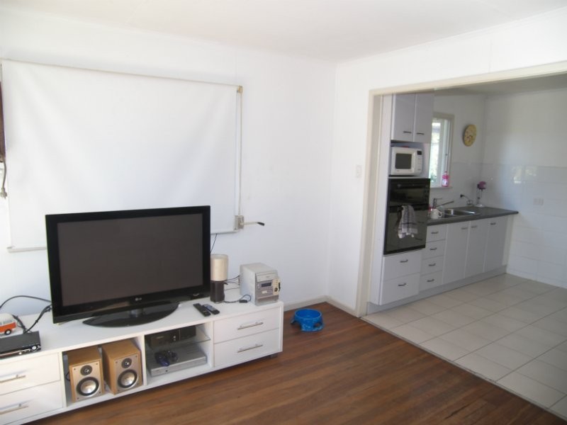 8 Rossiter Street, Morningside QLD 4170