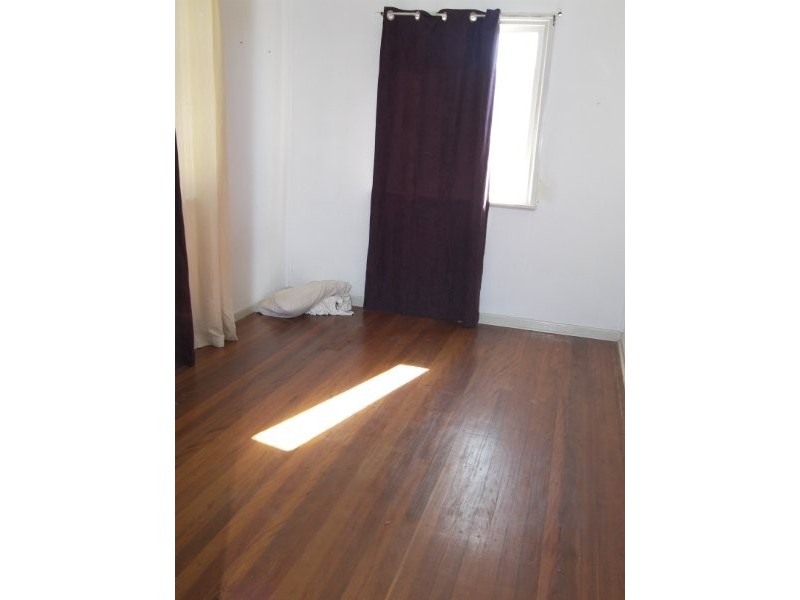 8 Rossiter Street, Morningside QLD 4170