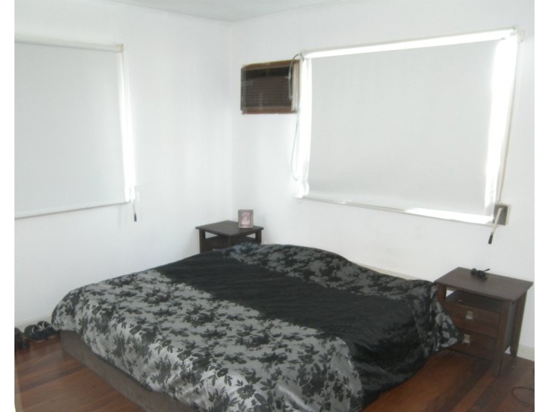 8 Rossiter Street, Morningside QLD 4170