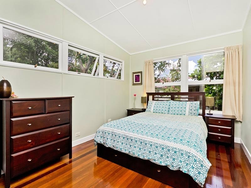 17 Normanton Street, Stafford Heights QLD 4053