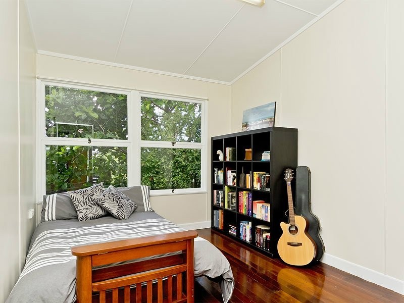 17 Normanton Street, Stafford Heights QLD 4053