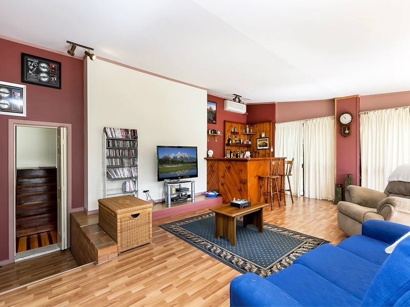 16 Allara Crescent, Ferny Hills QLD 4055