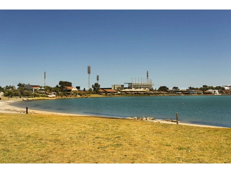 14 Manitoba Way, West Lakes SA 5021