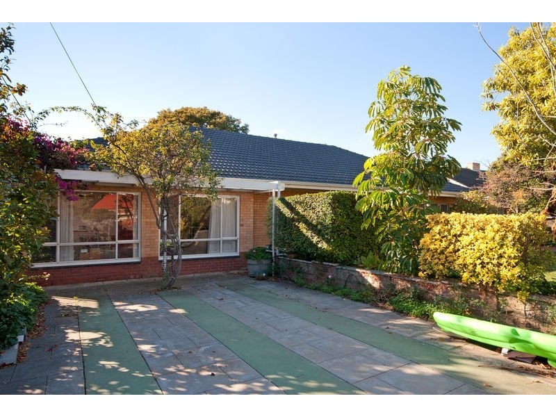 24 Downing Street, Hove SA 5048