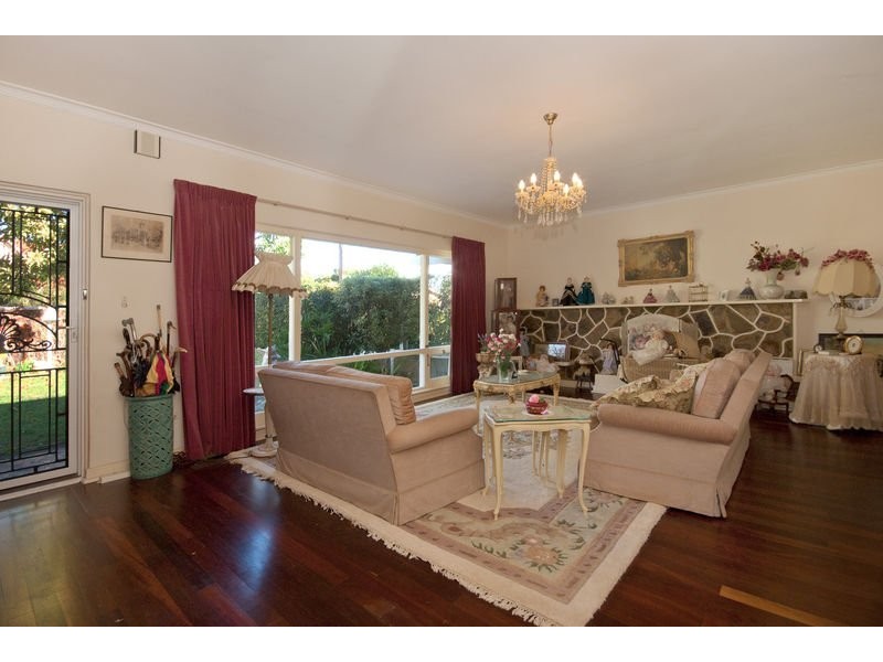 24 Downing Street, Hove SA 5048