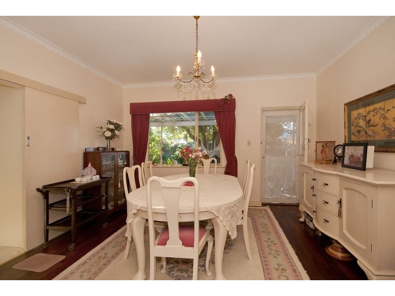 24 Downing Street, Hove SA 5048