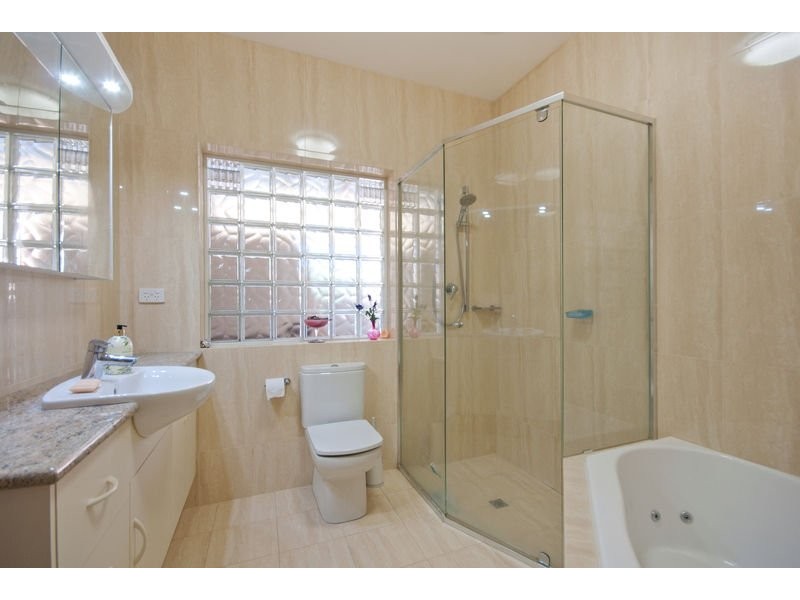 24 Downing Street, Hove SA 5048