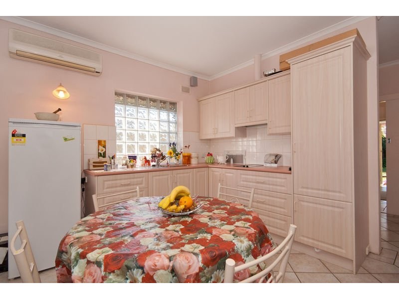 24 Downing Street, Hove SA 5048