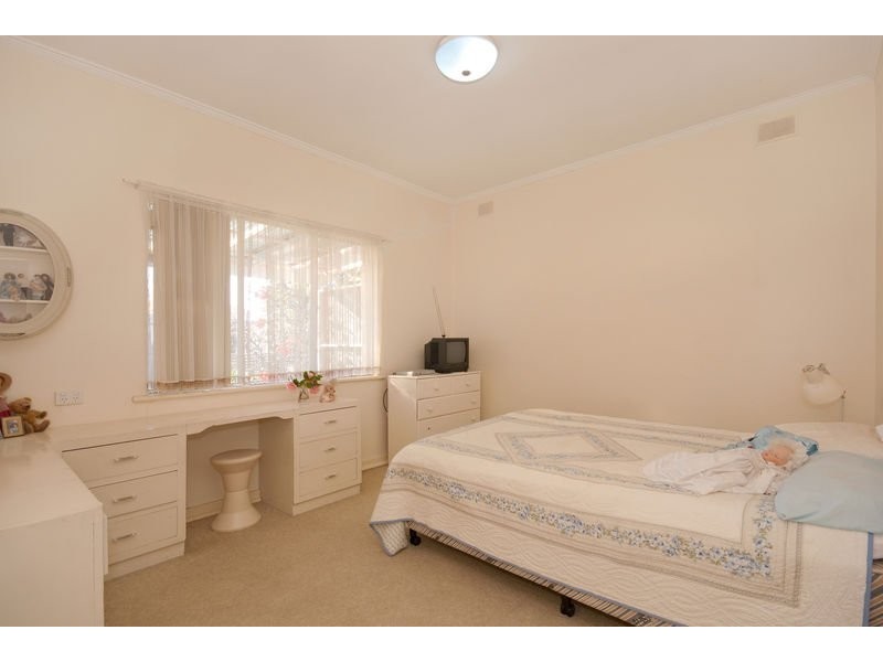 24 Downing Street, Hove SA 5048