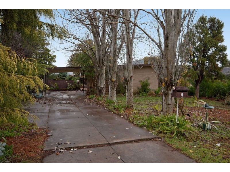 5 Quebec Drive, Para Hills SA 5096