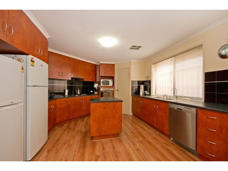 30 Mundulla Avenue, Woodcroft SA 5162