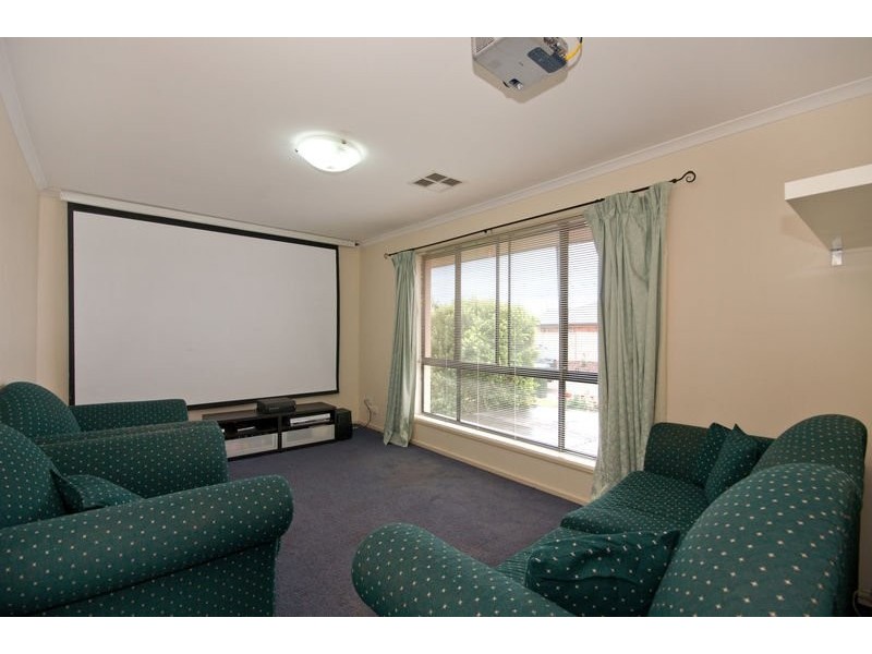 30 Mundulla Avenue, Woodcroft SA 5162