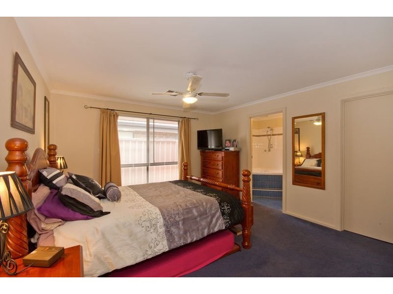 30 Mundulla Avenue, Woodcroft SA 5162