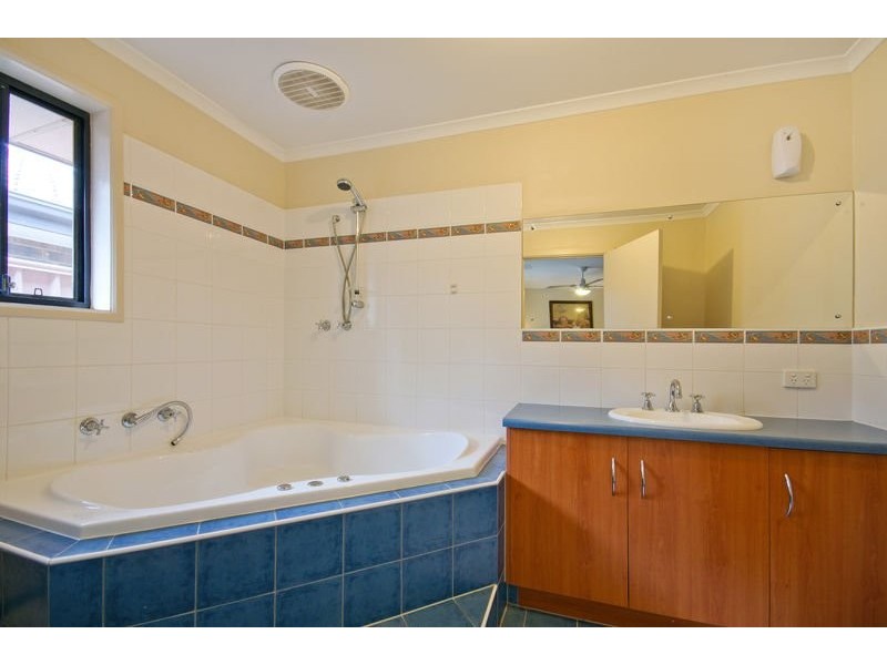 30 Mundulla Avenue, Woodcroft SA 5162