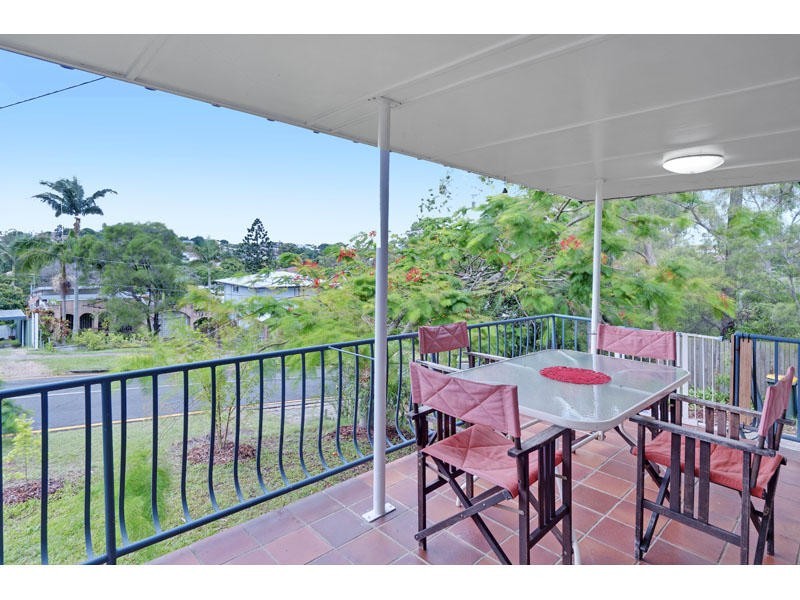 18 Palm Avenue, Holland Park West QLD 4121