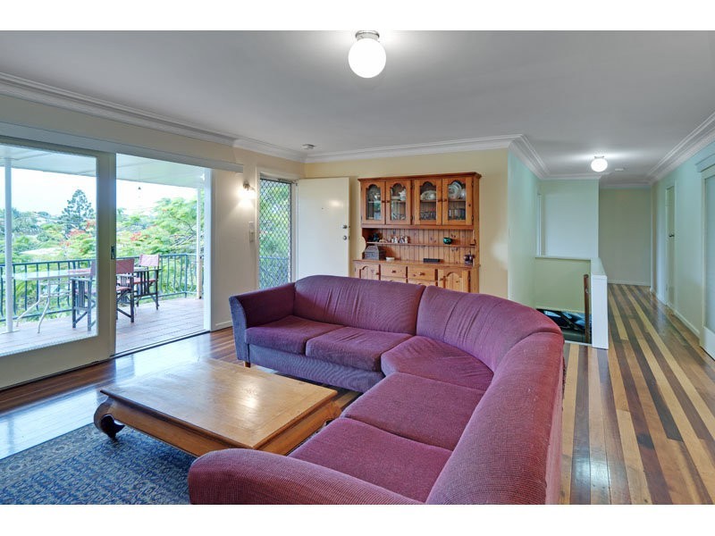 18 Palm Avenue, Holland Park West QLD 4121