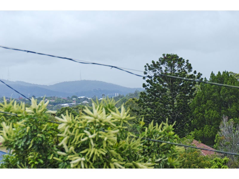 18 Palm Avenue, Holland Park West QLD 4121