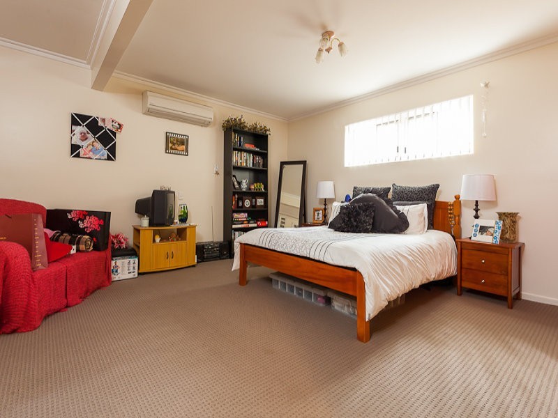 17 Algona Street, Holland Park West QLD 4121