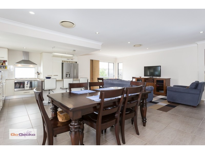 3 Alexander Close, Mackenzie QLD 4156