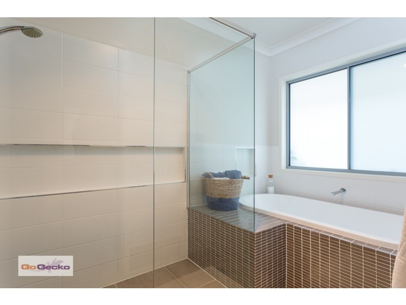 3 Alexander Close, Mackenzie QLD 4156