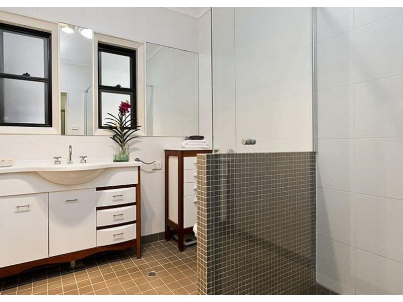 124 Marshall Road, Holland Park West QLD 4121