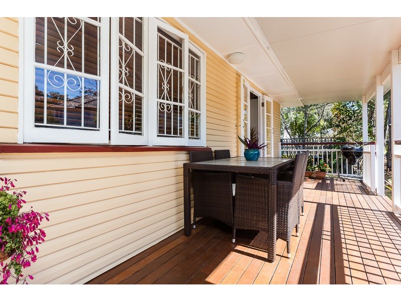 16 Topaz Street, Holland Park QLD 4121