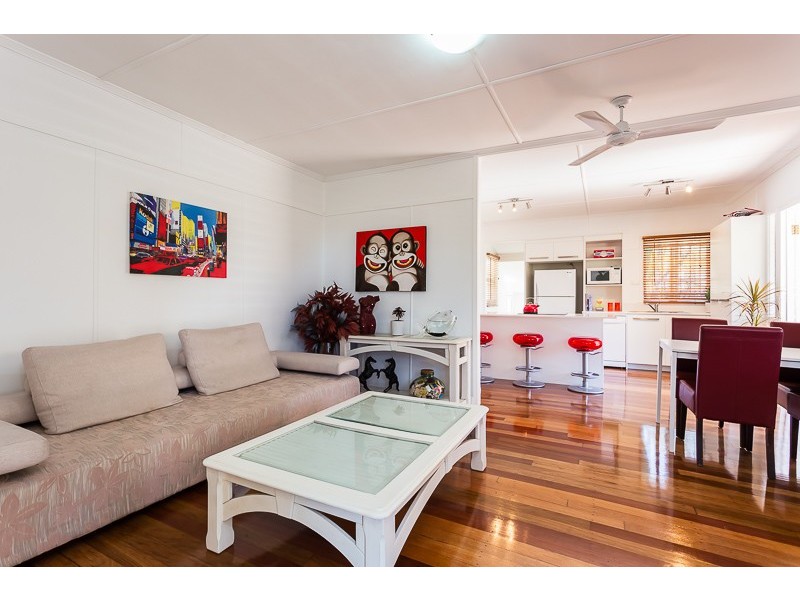 16 Topaz Street, Holland Park QLD 4121