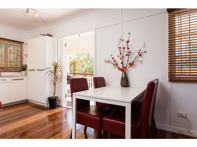 16 Topaz Street, Holland Park QLD 4121