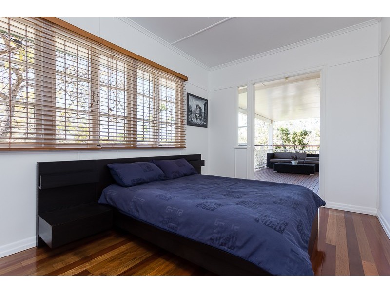 16 Topaz Street, Holland Park QLD 4121