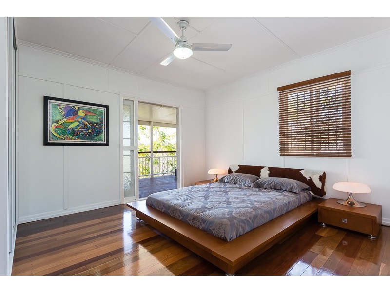 16 Topaz Street, Holland Park QLD 4121