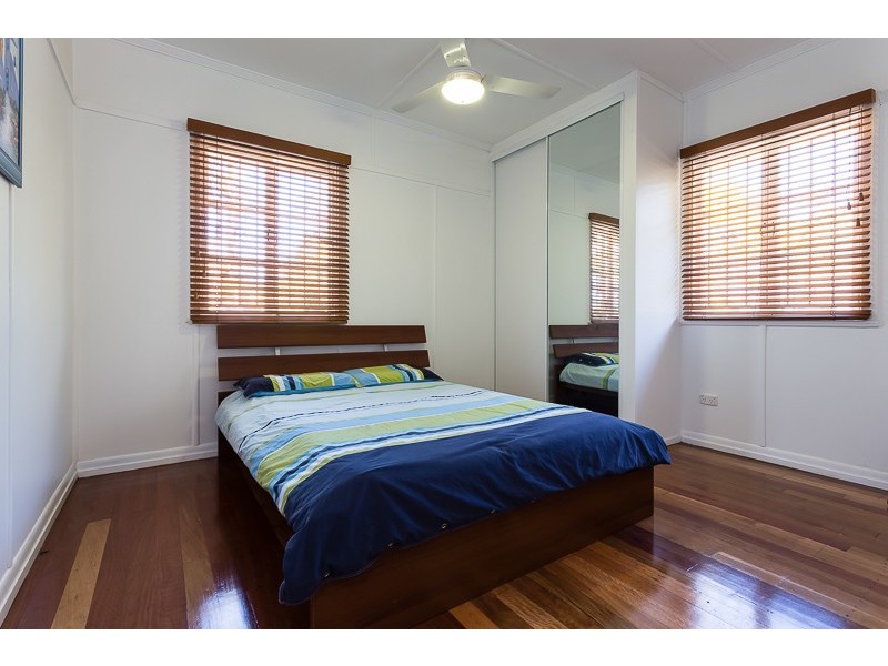 16 Topaz Street, Holland Park QLD 4121