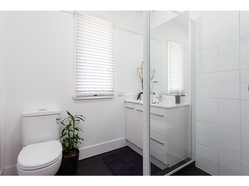 16 Topaz Street, Holland Park QLD 4121