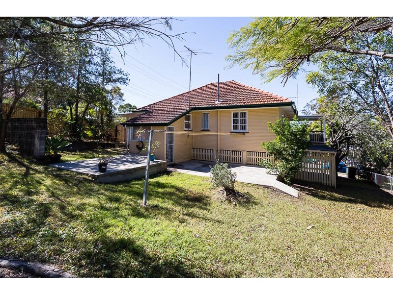 16 Topaz Street, Holland Park QLD 4121