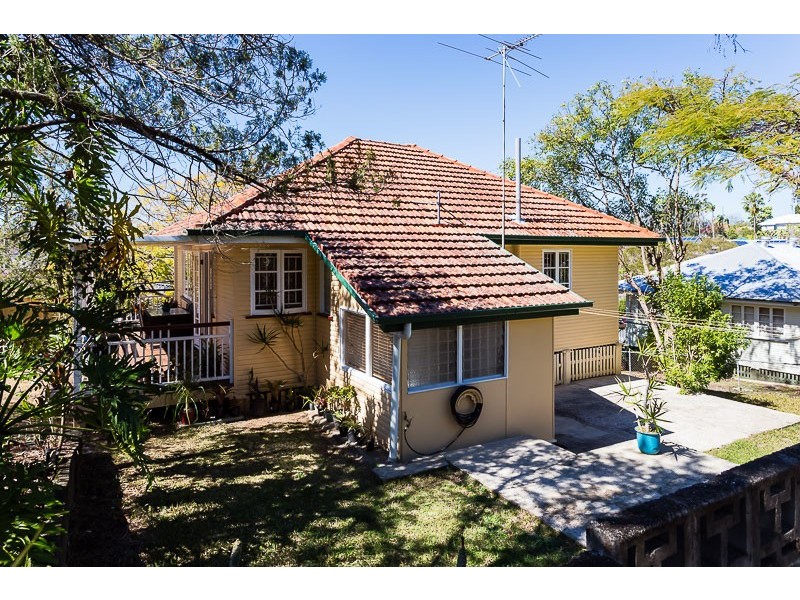16 Topaz Street, Holland Park QLD 4121