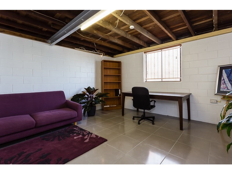 16 Topaz Street, Holland Park QLD 4121