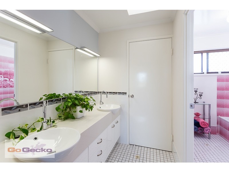 1 Banika Street, Mansfield QLD 4122