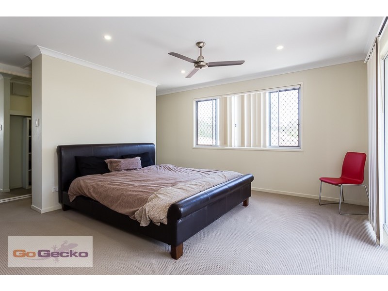 1 Krystelle Close, Oxley QLD 4075