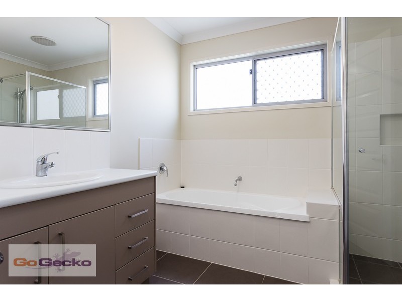 1 Krystelle Close, Oxley QLD 4075